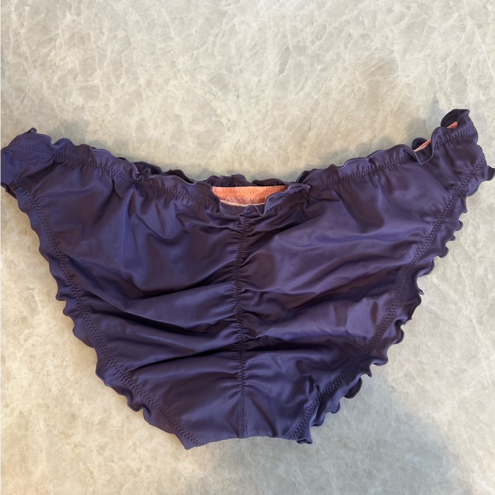 NWT Ruffle Cheeky bottoms